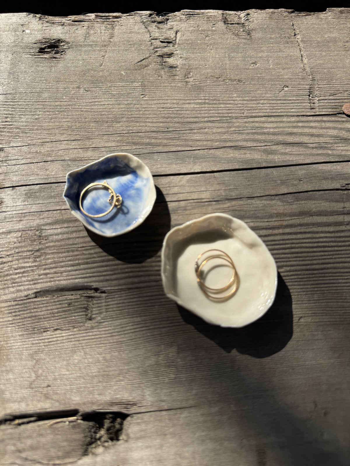 Pair of porcelain mini plates with gold rings