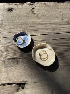 Pair of porcelain mini plates with gold rings