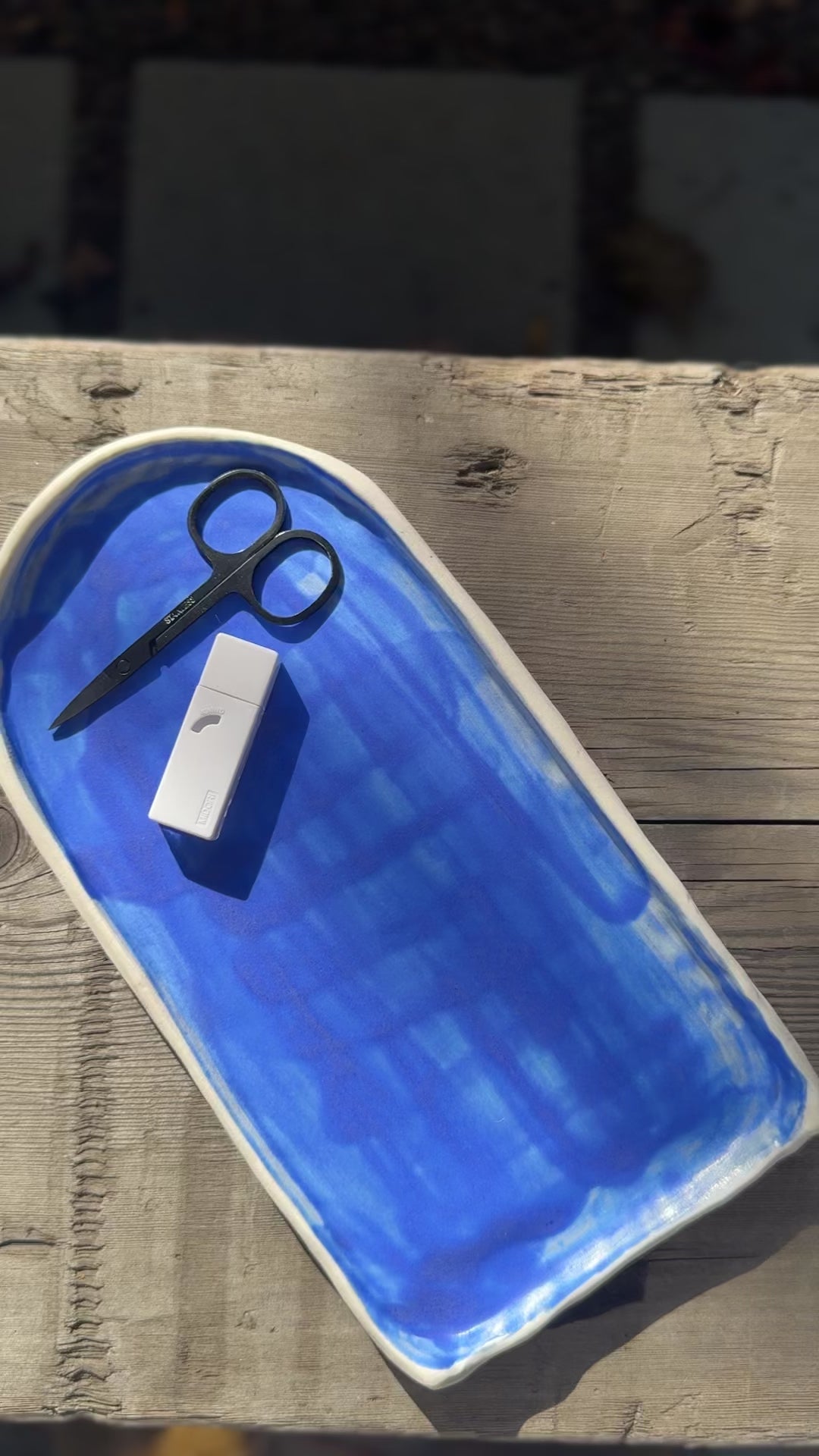 Ceramic desk tray with pens